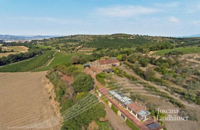 Landhaus kaufen Arezzo, Toskana, RIF 2993 Blick auf Anwesen und Umgebung