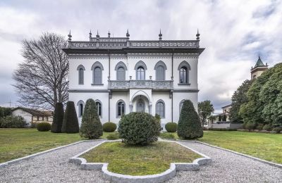 Historische Villa kaufen 28040 Lesa, Piemont, Rückseite