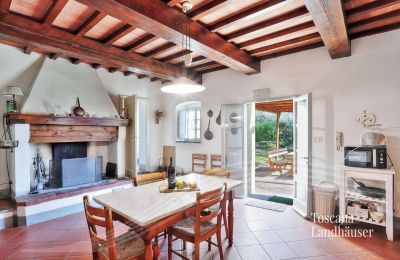 Landhaus kaufen Castagneto Carducci, Toskana, RIF 3057 Essbereich mit Kamin