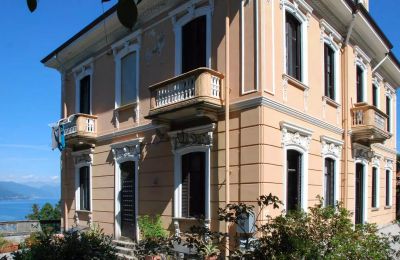 Charakterimmobilien, Neobarocke Villa in Stresa mit Seeblick