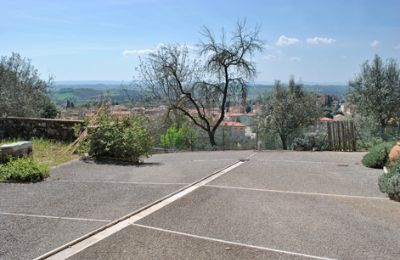 Bauernhaus kaufen Siena, Toskana, RIF 3071 Innenhof mit Ausblick