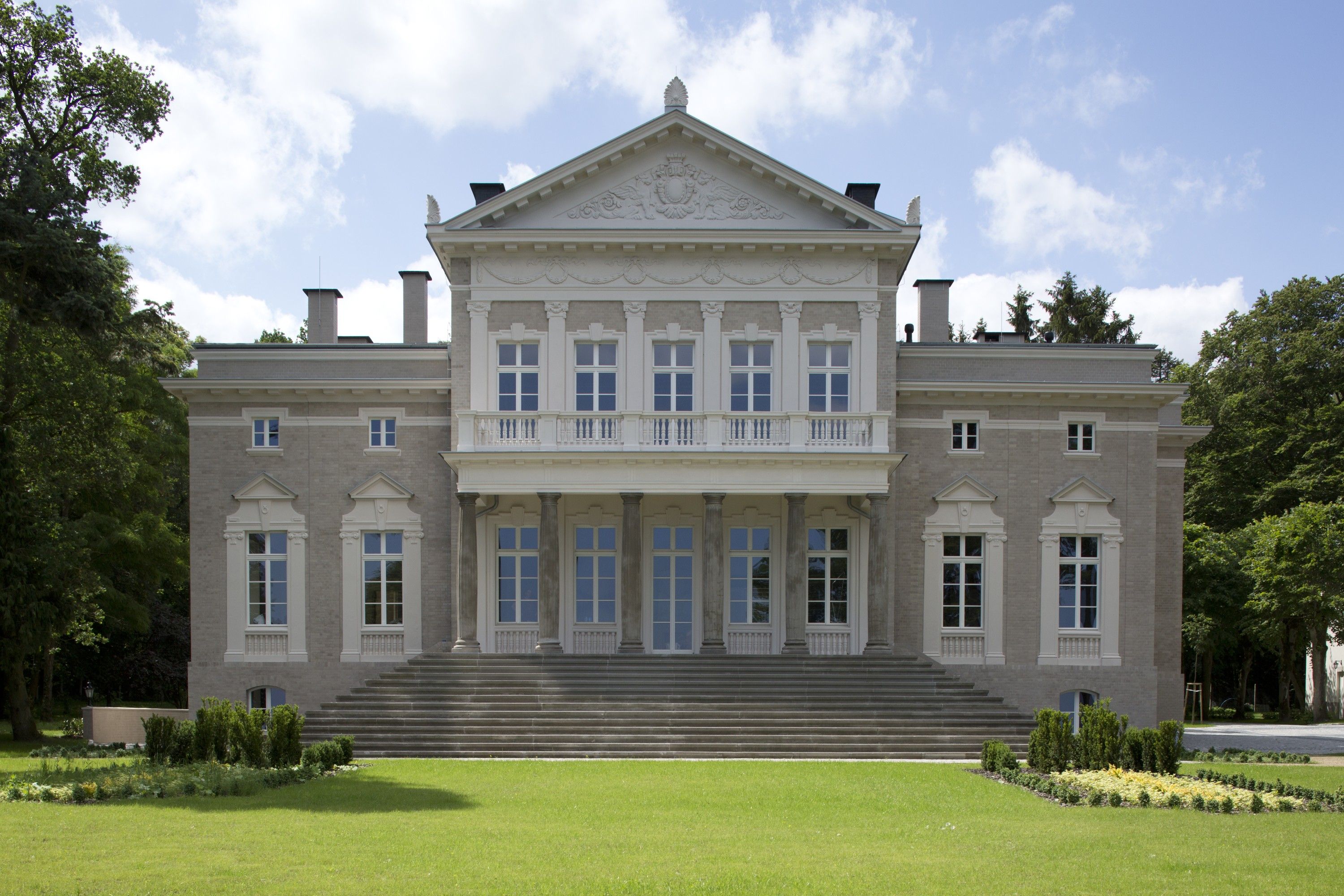 Fotos Luxus-Schloss in Alleinlage zum Verkauf