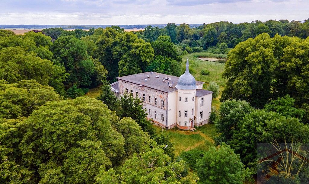 Fotos Westpommern: Herrenhaus mit Teich und Waldgrundstück