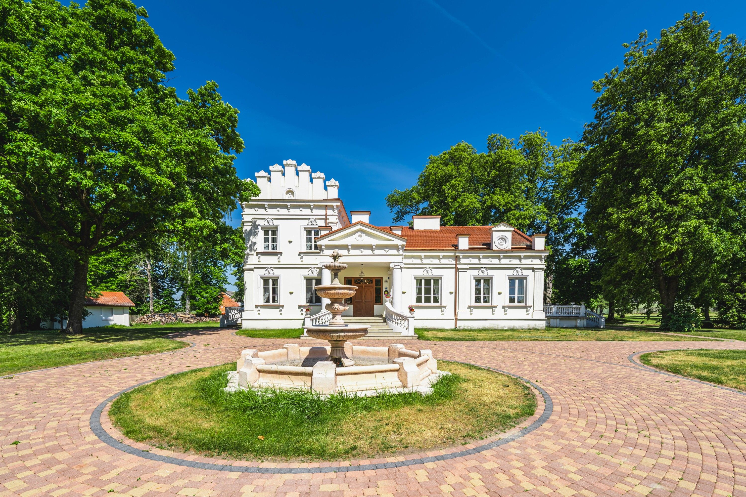 Fotos Palast mit Park bei Warschau
