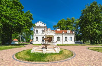 Charakterimmobilien, Palast mit Park bei Warschau