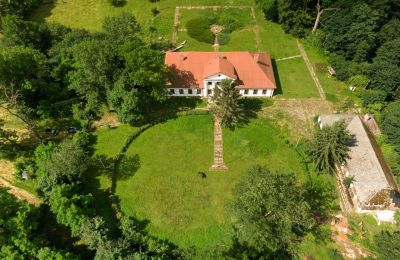 Herrenhaus/Gutshaus kaufen Rożnów, Dwór w Rożnowie, Kleinpolen, Drohnenfoto