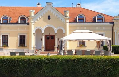 Herrenhaus/Gutshaus kaufen Region Trnava, Vorderansicht