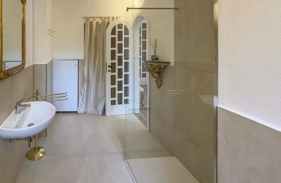 Wohnung in historischem Gebäude kaufen 28838 Stresa, Piemont, Badezimmer