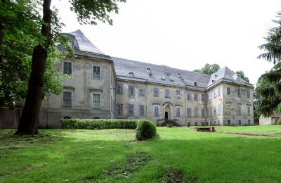 Schloss kaufen Pobiedna, Dworcowa 10, Niederschlesien, Vorderansicht