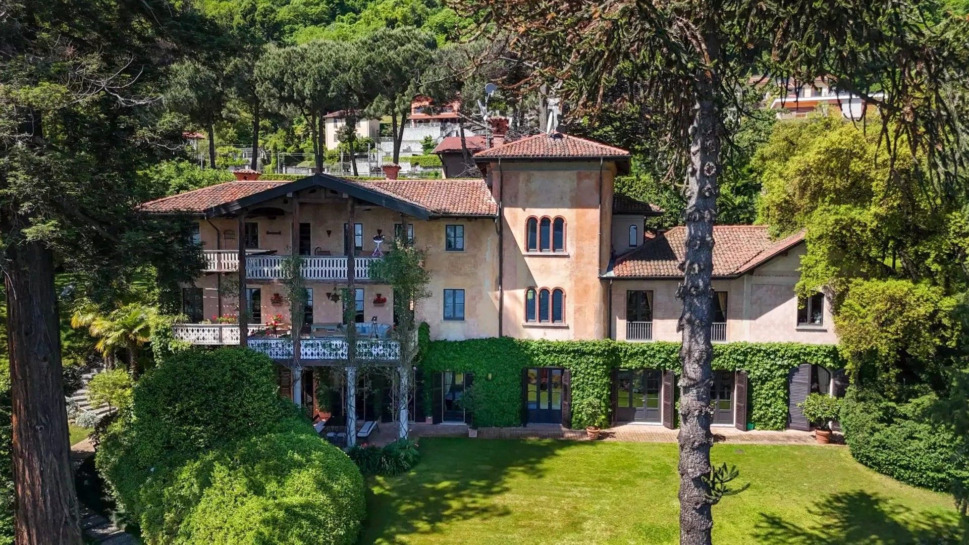 Fotos Residenz am Lago Maggiore mit großem Garten und Seeblick