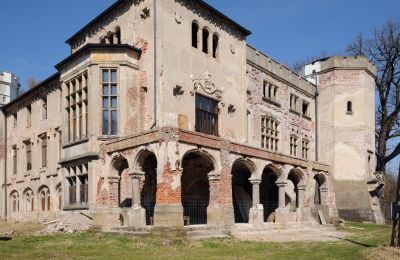 Charakterimmobilien, Neogotisches Schloss in Zagórzany - Vierflügelanlage mit Innenhof