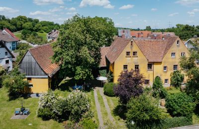 Schloss kaufen 79112 Opfingen, Baden-Württemberg, Ansicht des denkmalgeschützten Anwesens (Drohne)