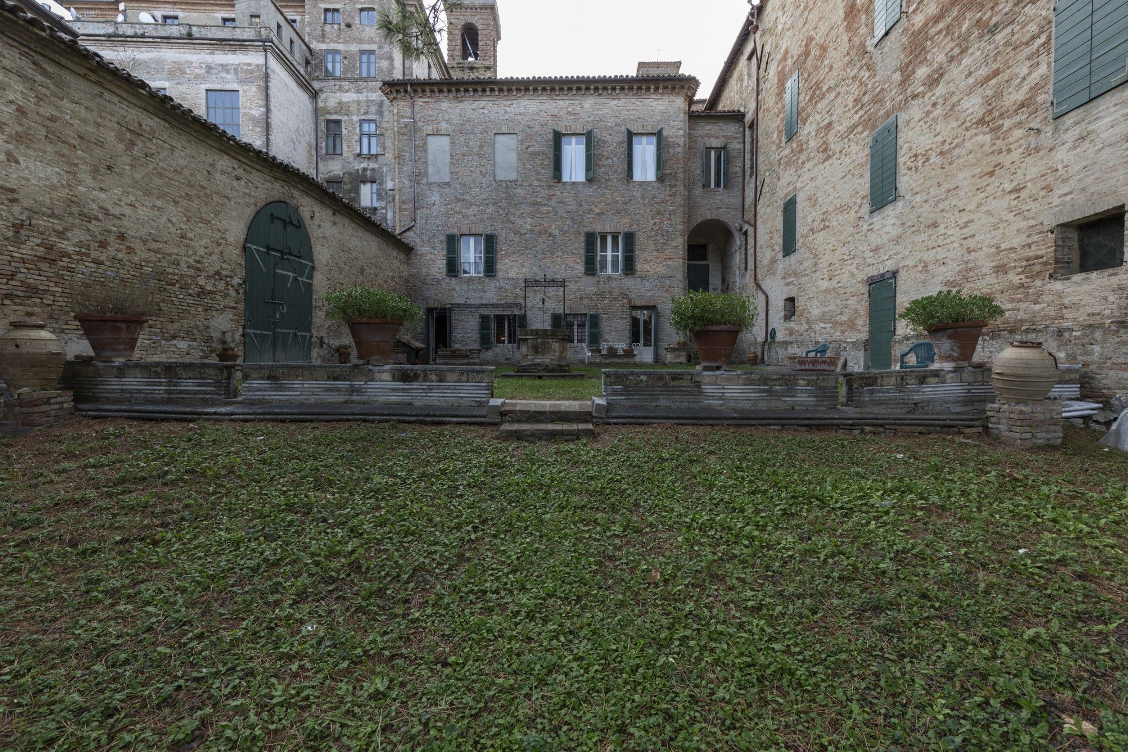 Fotos Palazzo mit historischem Interieur und Garten, Nähe Ancona