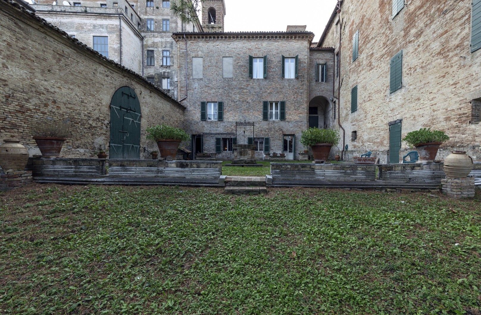 Fotos Palazzo mit historischem Interieur und Garten, Nähe Ancona