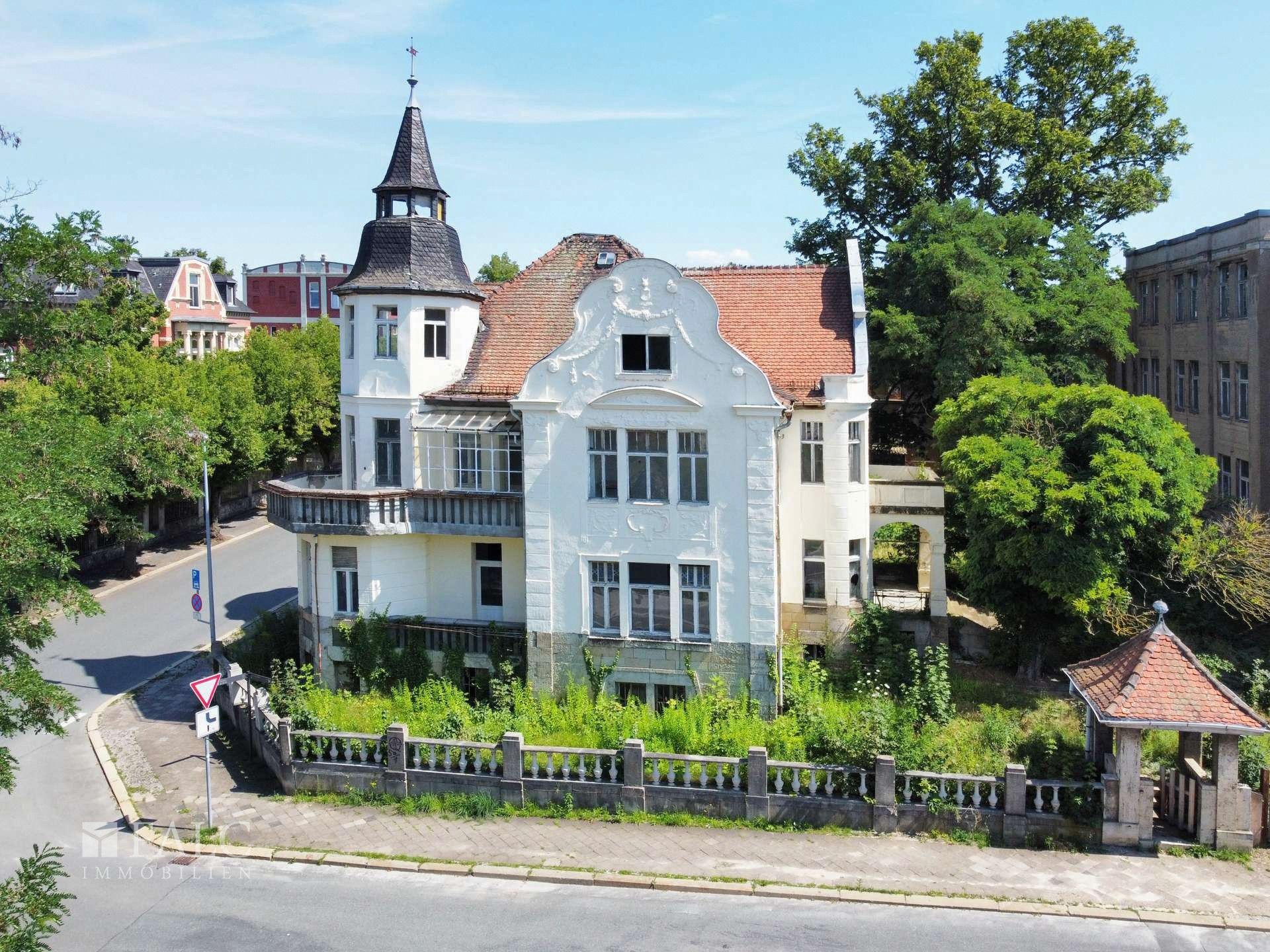 Fotos Sanierungsbedürftige Jugendstilvilla in Apolda