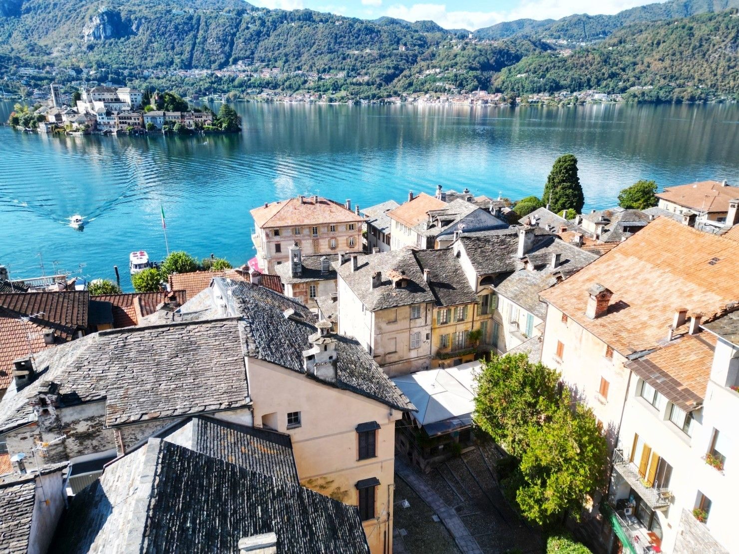 Fotos Historisches frühmittelalterliches Herrenhaus am Ortasee mit Seeblick, Terrasse und Balkonen