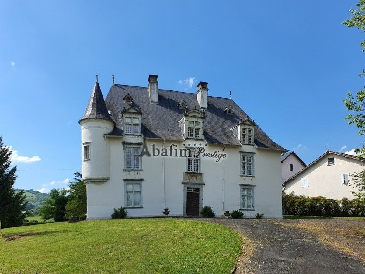 Fotos Kleines Château in den Pyrenäen in herrlicher Panoramalage