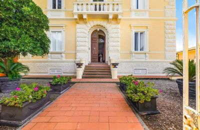 Historische Villa kaufen Castiglioncello, Toskana, Vorderansicht