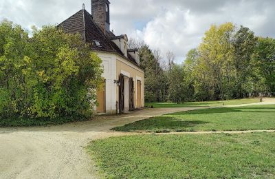 Schloss kaufen Burgund-Franche-Comté, Nebengebäude