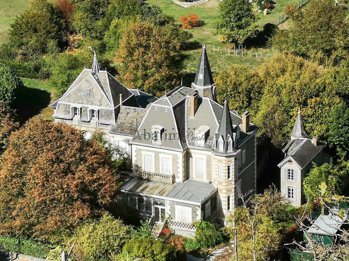 Fotos Schönes kleines Château mit Garten und Nebengebäuden