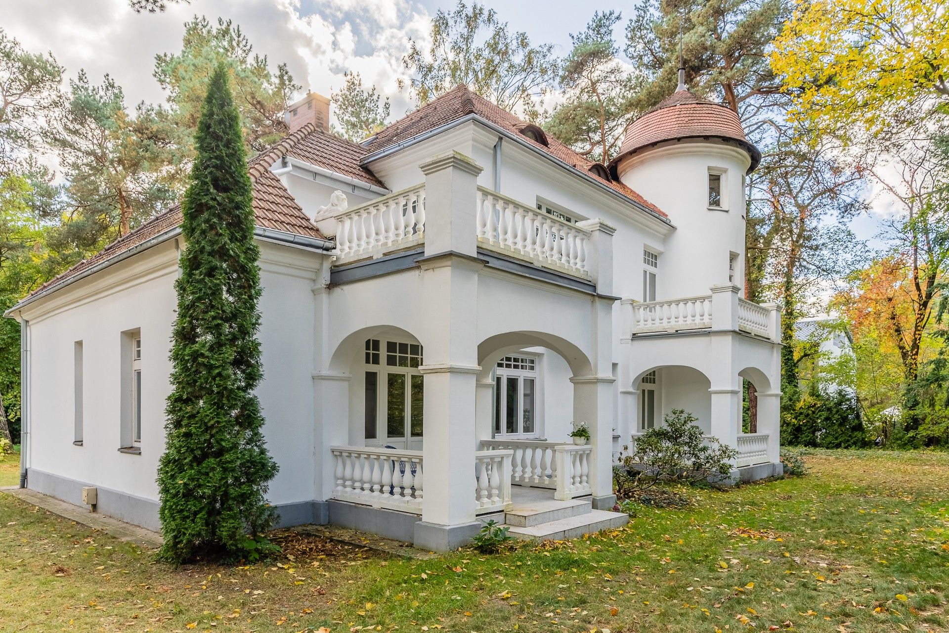 Fotos Sanierte Denkmal-Villa im mondänden Süden von Warschau