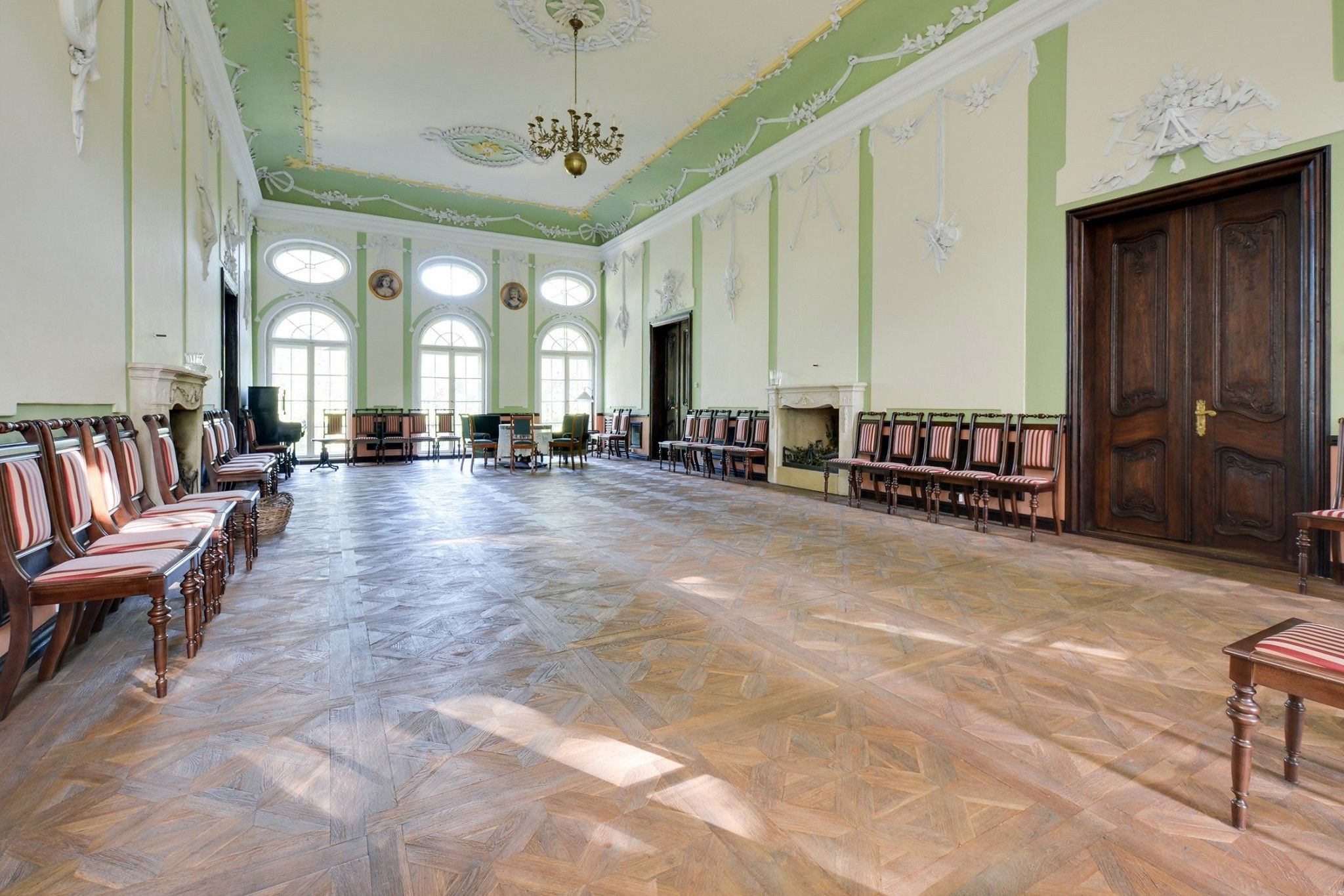 Fotos Herrenhaus mit Rokoko-Saal in Großpolen