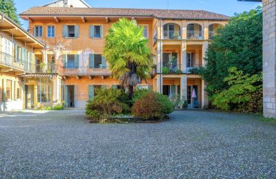 Historische Villa kaufen Miasino, Piemont, Vorderansicht