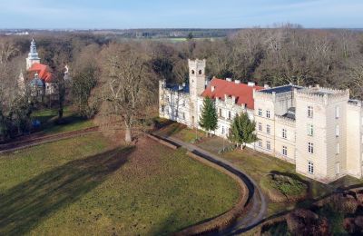 Schloss kaufen Gościeszyn, Pałac w Gościeszynie, Großpolen, Drohnenfoto