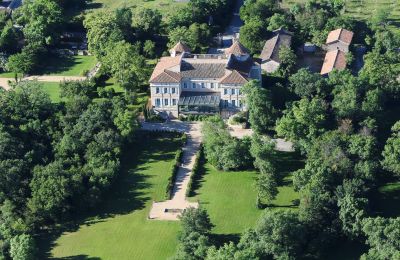 Schloss kaufen Barjac, Okzitanien, Drohnenfoto