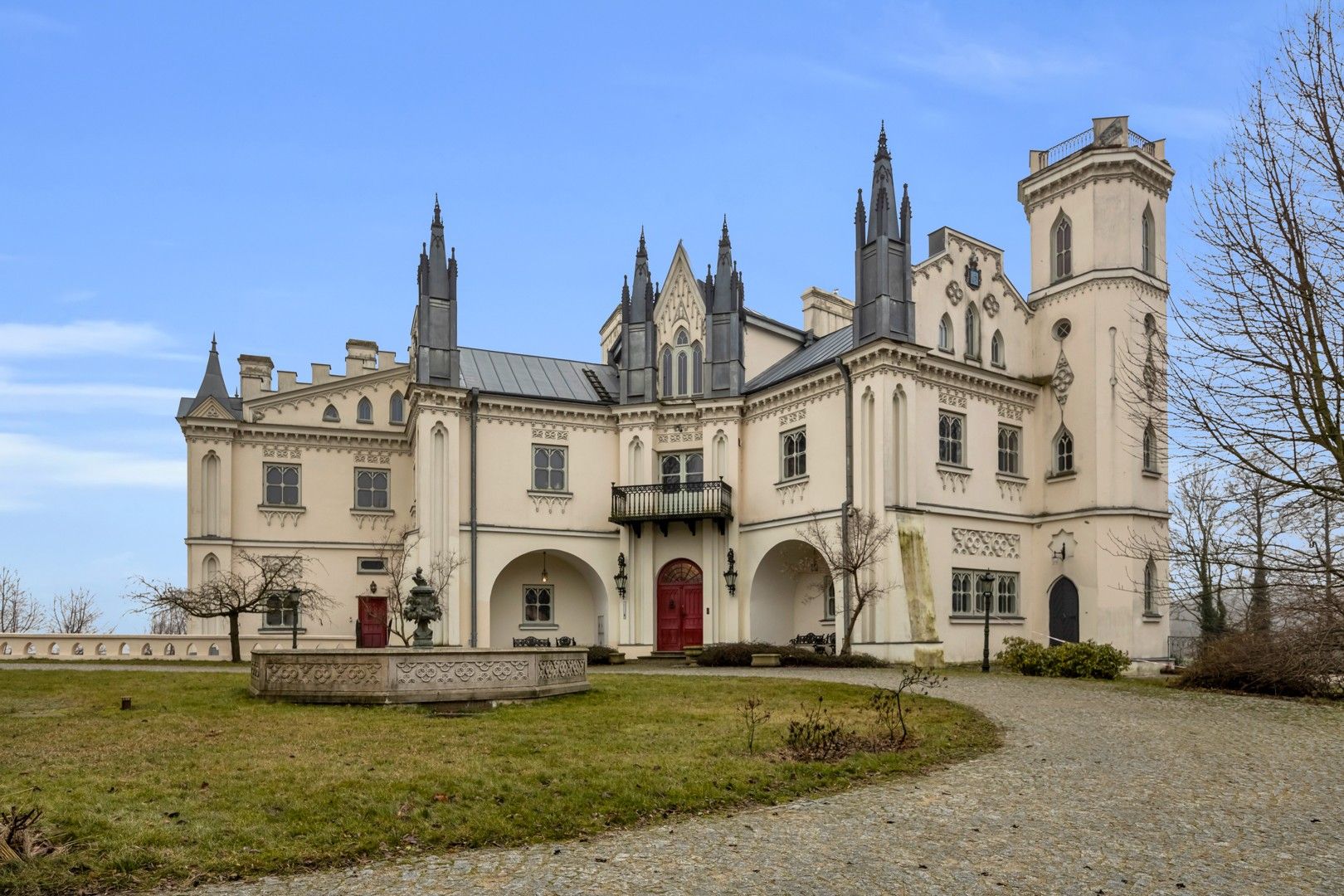 Fotos Neogotisches Herrenhaus in Masowien - Hochwertig saniertes Denkmal