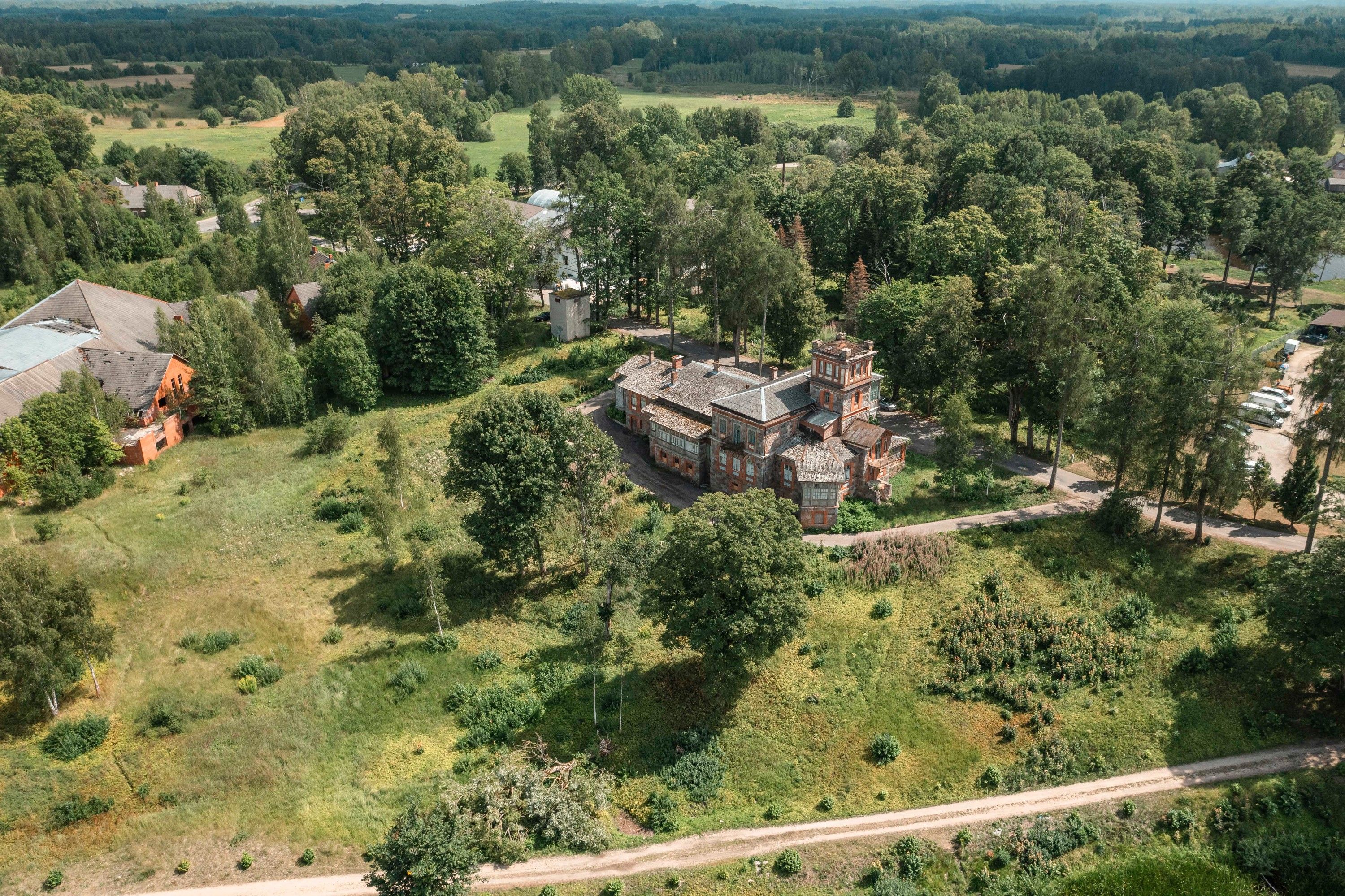 Fotos Schönes Herrenhaus in Lettland zur Restaurierung