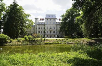 Charakterimmobilien, Schloss Malina in zentraler Lage Polens