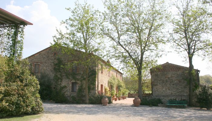 Reiterhof mit vollrenoviertem Natursteinanwesen im Chianti mit 15