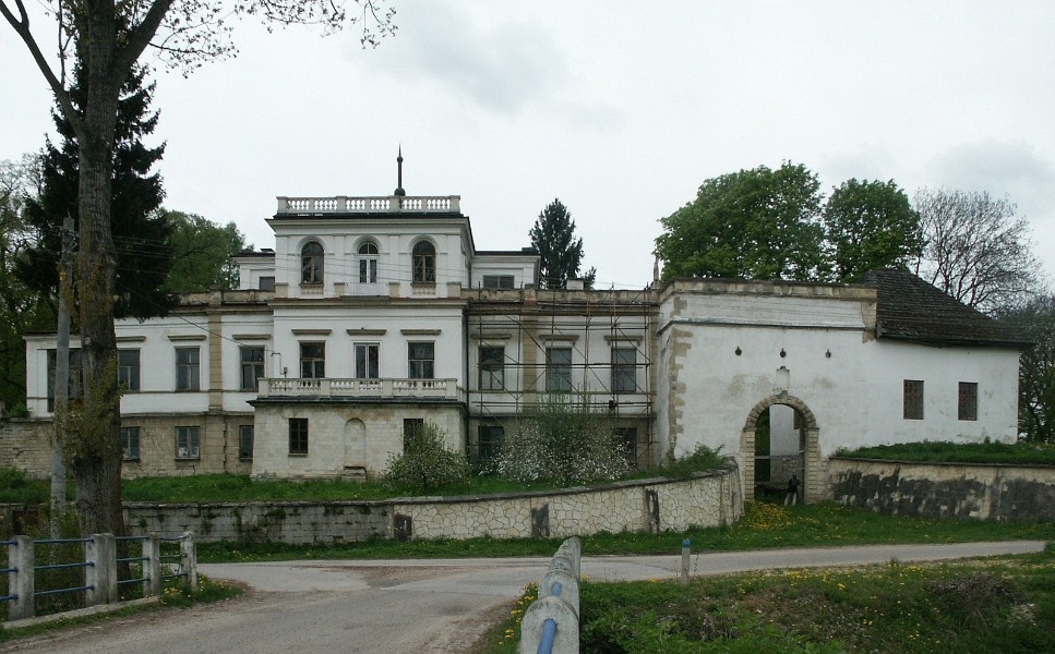 Schloss kaufen Sancygniów, Pałac Deskurów, Heiligkreuz, Vorderansicht