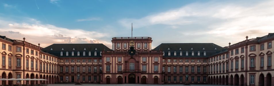 Mannheim, Schloss - Barockschloss Mannheim - Ehrenhof