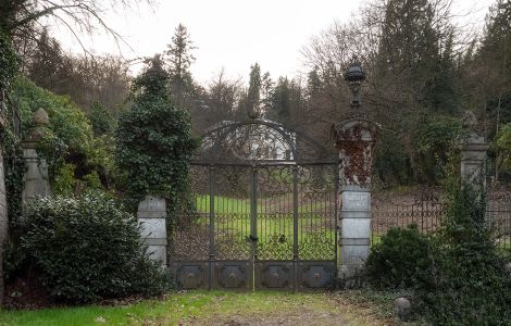 Baden-Baden, Werderstraße - Architektur in Baden-Baden: Altes Hoftor