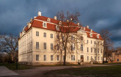 /pp/cc_by_sa/thumb-deutschland-sachsen-martinskirchen-schloss.jpg