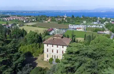 Kaufangebote für historische Villen am See in Norditalien