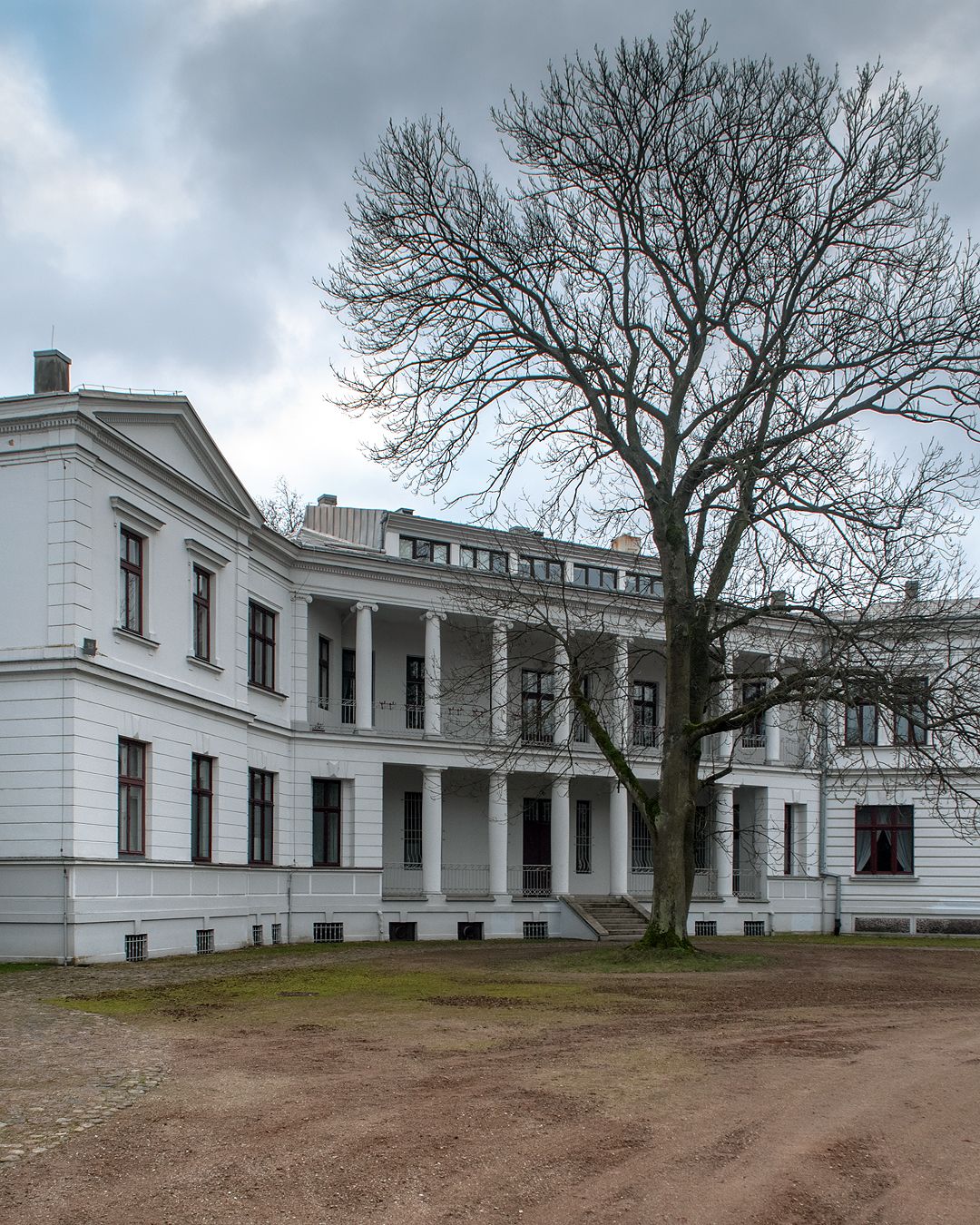 Schloss in Szymanów, Ostflügel, Loggia, powiat sochaczewski, Masowien